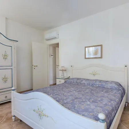 Dolores Castle Apart Otel 3*
