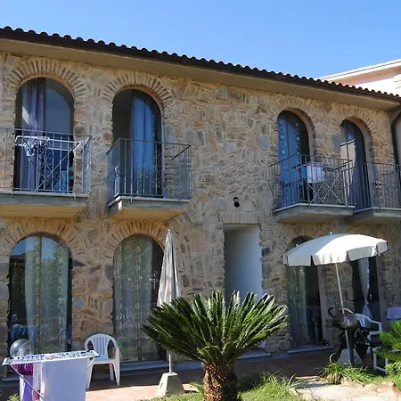 Apart Otel Dolores Castle